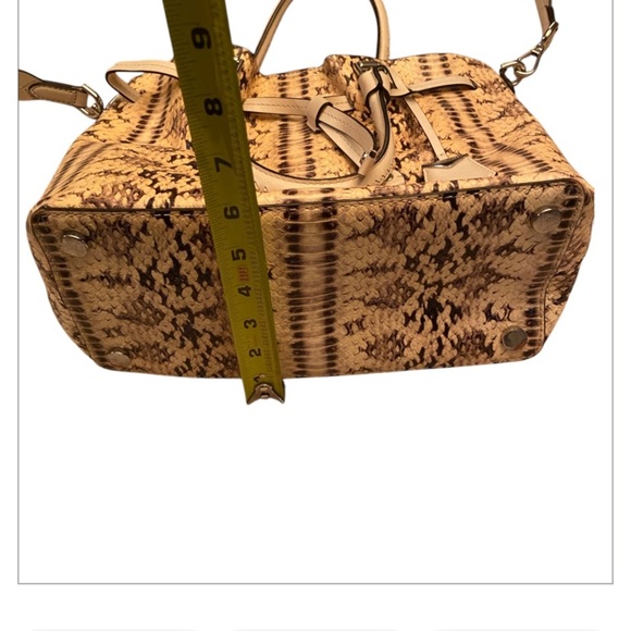 Michael Kors Blakely Bucket Bag - Picture 7 of 10